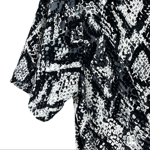 Signature by Robbie Bee Snake skin print V neck short sleeve Dress Size M - Picture 5 of 8